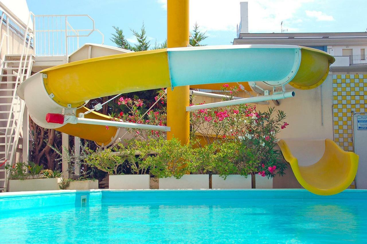 Holiday Club Residence Alba Adriatica Exterior foto